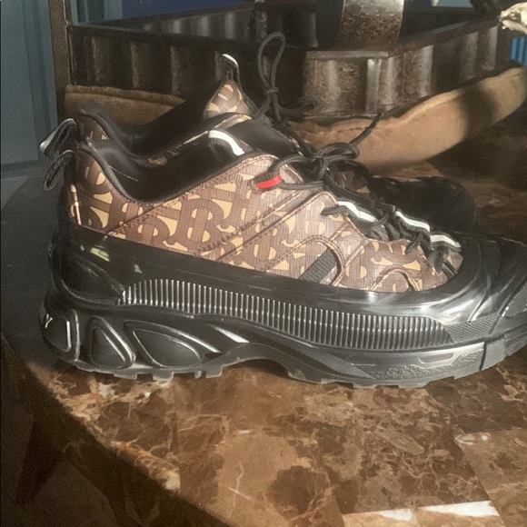 Im not a fan of designer if you have $350 i can work with you ! - Picture 2 of 2